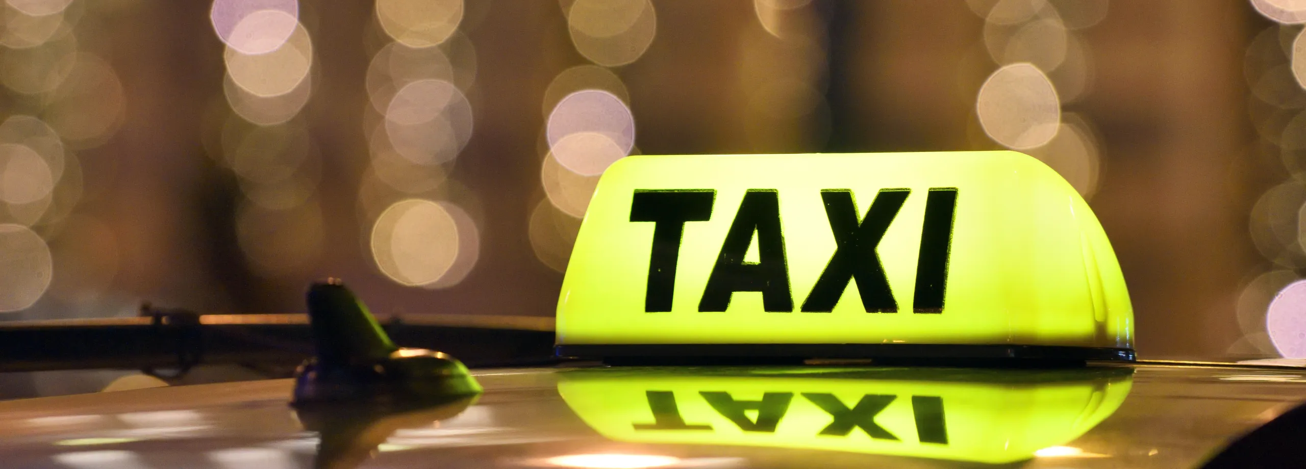 taxiskylt på biltak